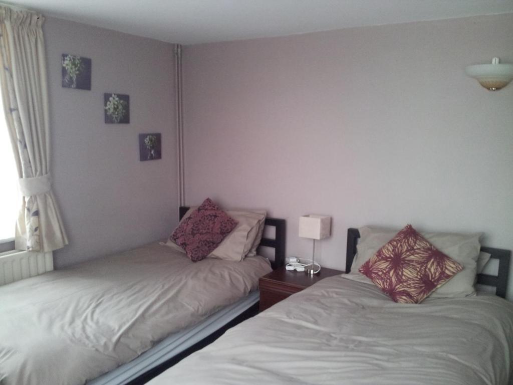 Shoulder Of Mutton Hotel Milton Keynes Room photo