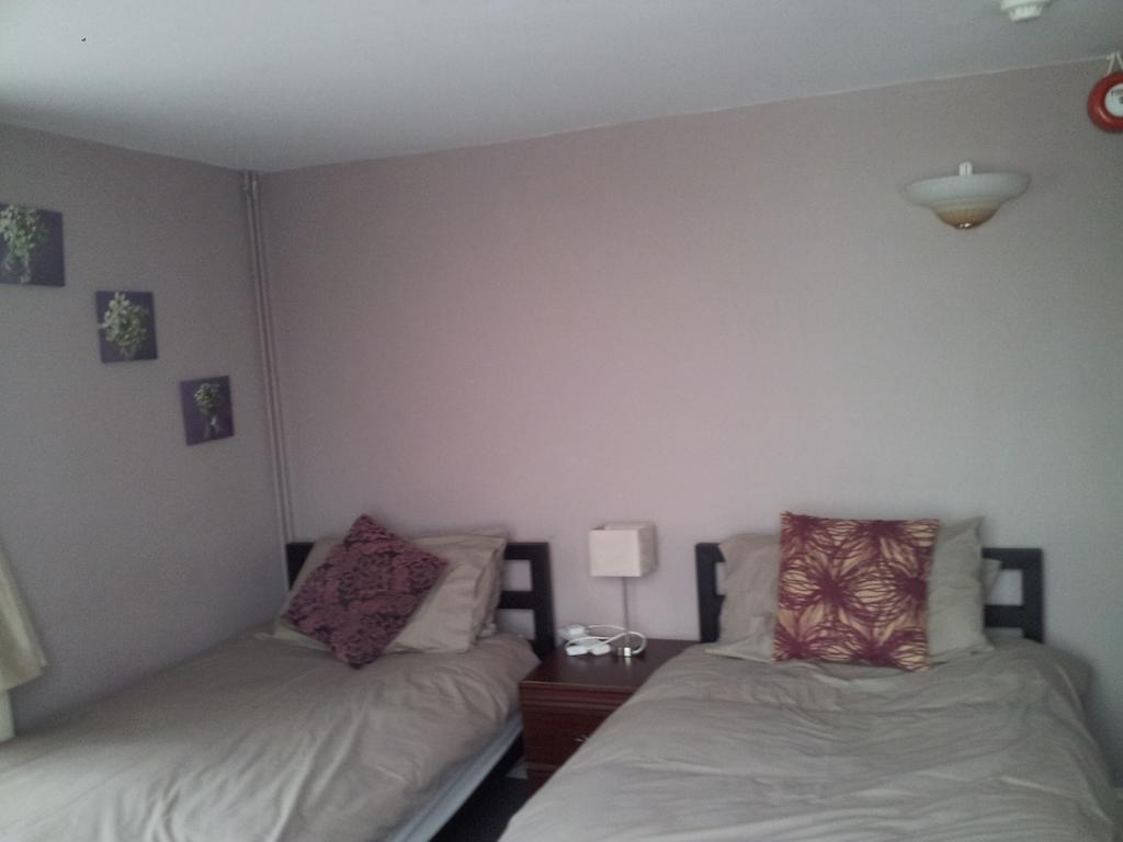 Shoulder Of Mutton Hotel Milton Keynes Room photo